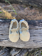 Load image into Gallery viewer, Lacey T-Bar - Caramel