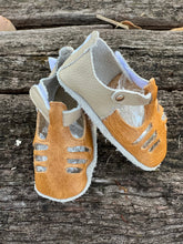 Load image into Gallery viewer, Light Vintage Two Tone Sandal