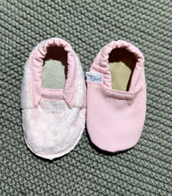 Load image into Gallery viewer, Fleece Slipper - Pink