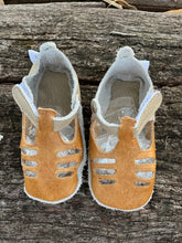 Load image into Gallery viewer, Light Vintage Two Tone Sandal