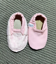 Load image into Gallery viewer, Fleece Slipper - Pink
